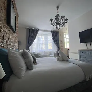 Crow's Nest Apartment Brighton
